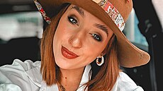 Adéla Konewka je podruhé thotná. (2025)