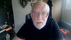 Písniká Jan Nedvd pozdravil fanouky ve videu, které zveejnil na svém...