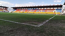 Trávník na stadionu FK Aktobe.