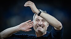 Sparanský kou Brian Priske hecuje fanouky po výhe nad Mladou Boleslaví.