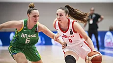 eská rozehrávaka Julie Pilaová útoí na MS do 19 let na brazilský ko, brání...