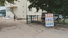 V moderní p�ístavb� �koly v Mal�ov� Lhot� bude nová jídelna i odborné u�ebny....