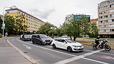 Ulice B�locerkevská u Edenu, k�i�ovatka s Vr�ovickou. (25. �ervence 2025)