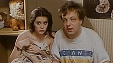 Klára Pollertová-Trojanová a Milan teindler ve filmu Vra se do hrobu! (1989)