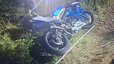 Motorká na Znojemsku nezvládl zatáku a narazil do stromu. Na míst zemel....