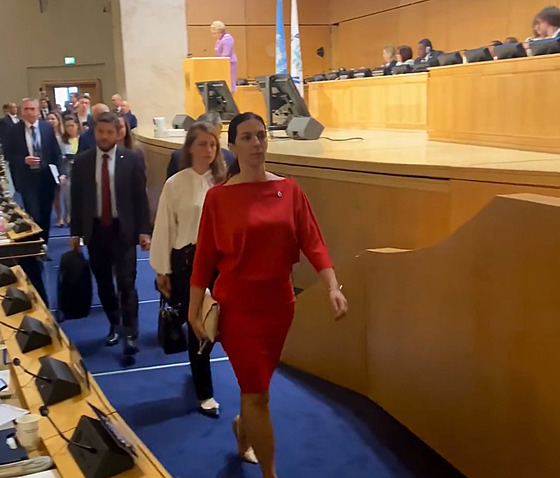 Markéta Pekarová Adamová odchází ze sálu pi projevu pedsedkyn ruského Senátu...