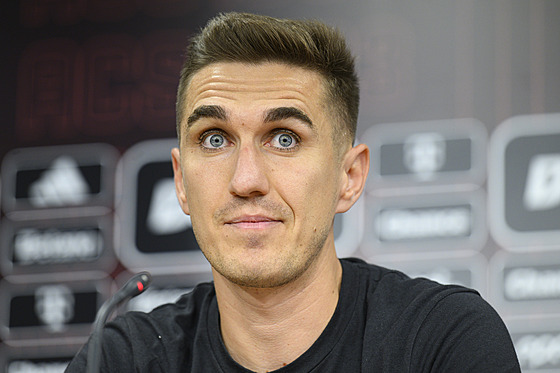 Rumunský kídelník Bogdan Vatajelu na tiskové konferenci Aktobe ped odvetným...