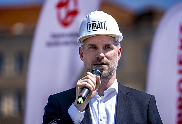 Piráti stvořili „nejpředvolebnější song“. Parodují klipy SPD, ANO i Feriho