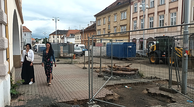 Kličkujeme jako myši, tíží lidi prodlužující se práce v centru Litoměřic