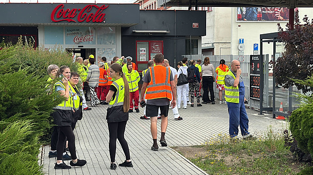 V pražské stáčírně nápoje Coca-Cola hořelo, zaměstnanci sami včas utekli