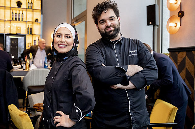 Michelinská restaurace v Berlíně zavře, izraelský šéfkuchař ji přestěhuje do Prahy
