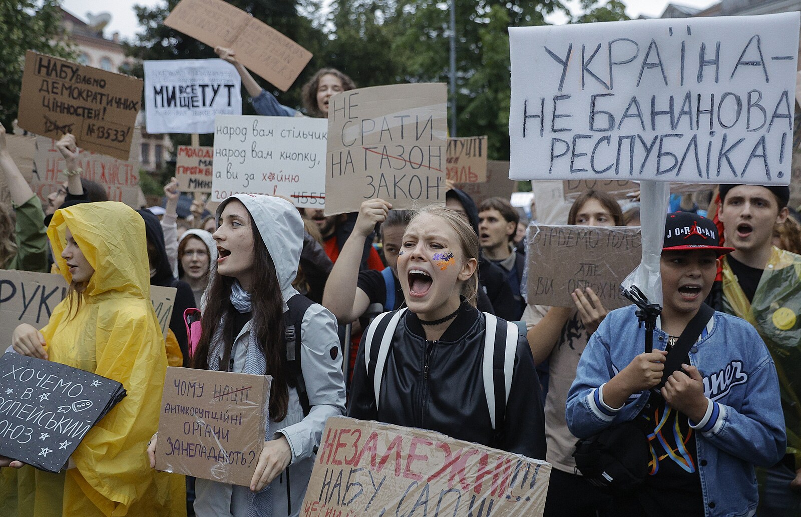 Na Ukrajině schválili zákon obnovující nezávislost protikorupčních institucí
