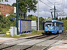 Tramvajovou tra mezi Libercem a Jabloncem nad Nisou zdob vtvarn instalace.