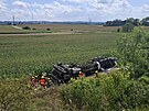 Na dlnici D1 u Lipnku nad Bevou havaroval kamion, skonil pevrcen v poli.