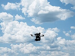 Trénink ukrajinského dronu v Don�cké oblasti. (17. �ervna 2025)