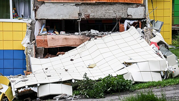 Budova �kolky v Petropavlovsku-Kam�atsk�m zasa�en� siln�m zem�t�esen�m (30. �ervence 2025)