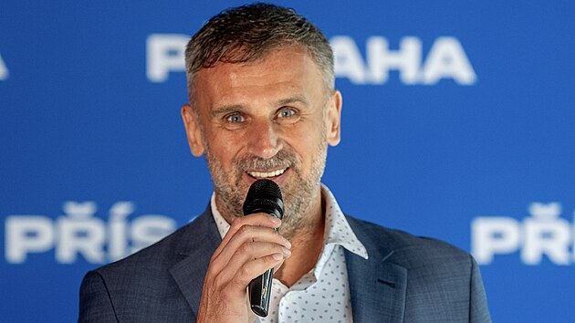Lídr P�ísahy v Jiho�eském kraji Ji�í Zimola p�i p�edstavování kandidát� do...