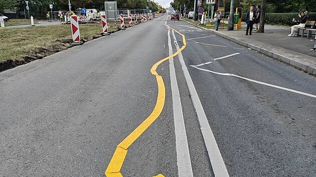 Instalovan pruhy provizornm vodorovnm znaenm v Praze 10 v ulici Poernick v Maleicch se pravdpodobn vlivem det rozhzely. (31. ervence 2025)