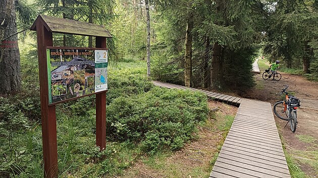 Kvli stavebnm pracm bude po lt sten omezen pstup na naunou stezku Dsk raelinit. Ta je oblben u turist i cyklist.