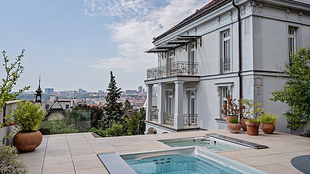 Realitn� kancel�� Svoboda & Williams inzeruje na sv�m webu vilu z roku 1906. (30. �ervence 2025)