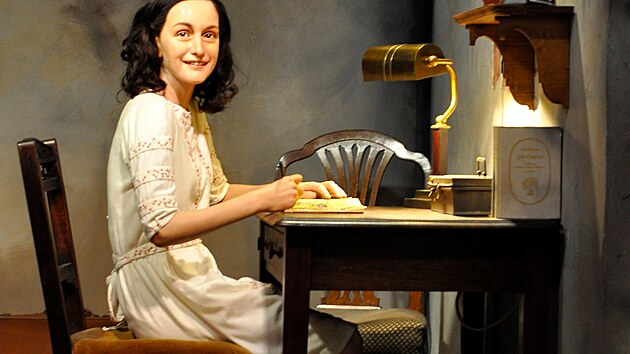 Vosková figurína Anne Frankové v muzeu Madame Tussauds