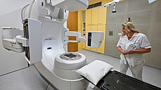 Radiologická asistentka Renata Macharová z Kliniky radia�ní onkologie...