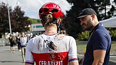 Potlu�ená �eská cyklistka Kristýna Burlová po pádech v páté etap� �enské Tour...