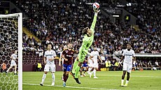 Zákrok plzeského gólmana Floriana Wiegeleho v utkání se Servette.