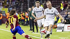Plzeský obránce Karel Spáil (vpravo) bhem utkání se Servette.
