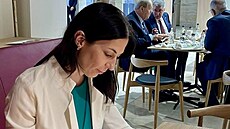 Markéta Pekarová Adamová si dle svých slov dlá poznámky ped projevem na...