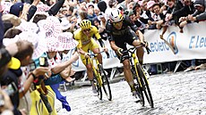 Wout van Aert ujídí ve stoupání na Montmartre i Tadeji Pogaarovi.