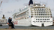 Nov postavená výletní lo Pride of America kotví u mola lodnice v...