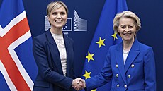 Islandská premiérka Kristrún Frostadóttir s p�edsedkyní Evropské komise Ursulou...