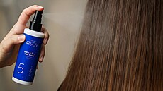 Léto je obdobím, kdy na�e vlasy �elí nejv�t�í zát�i .