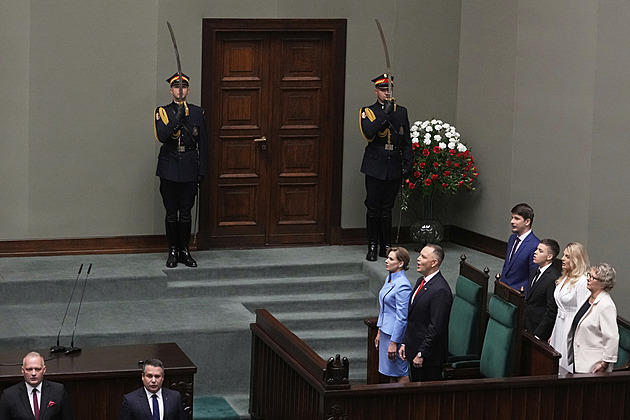 V polském Sejmu se pije jako o závod, maršálek tvrdě omezil přístup do baru