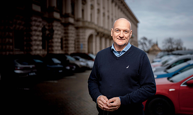 Dekarbonizace znamená konec průmyslu, varuje nový velvyslanec v Británii Bartuška