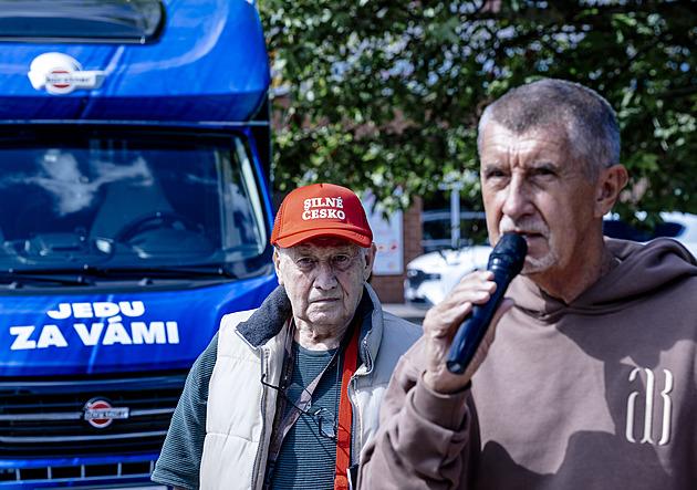 Pravidla letní politické kampaně: Slézej, pádluj a miluj metal