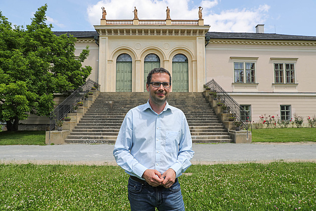 Kastelán Martin Váa ped zámkem echy pod Kosíem.