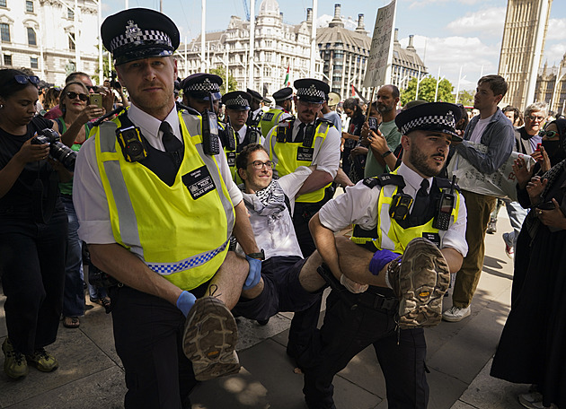 Islamismus bují, jste v ohrožení. Trumpova vláda chce dát azyl britským Židům