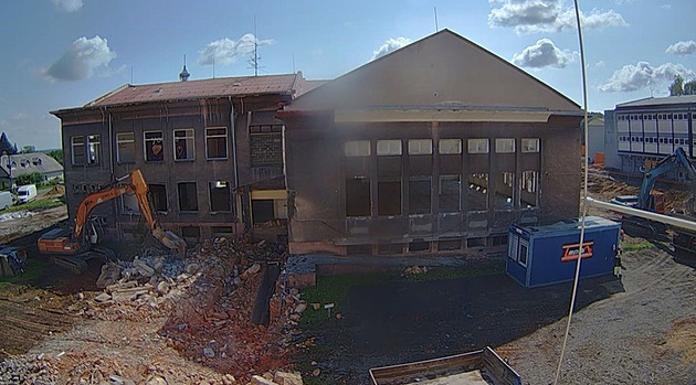 Demolice starých budov studentských kolejí ve Slezské Ostrav. (4. srpna 2025)