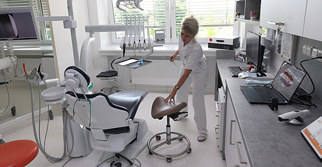 V ostravské fakultní nemocnici oteveli pikové stomatologické pracovit. (6....