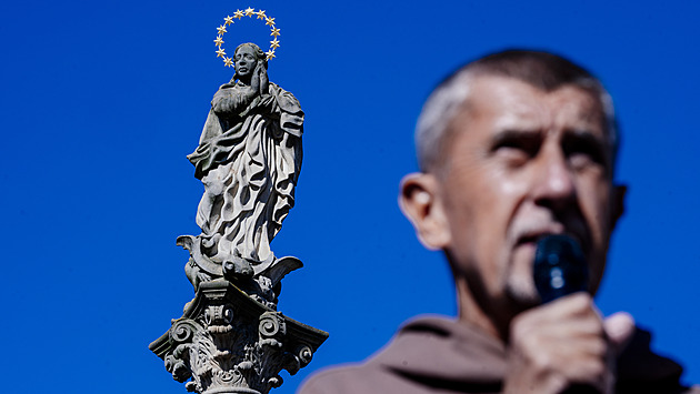 Mléko za pár korun jako finta na nepřemýšlející voliče, zdá se, bezpečně funguje