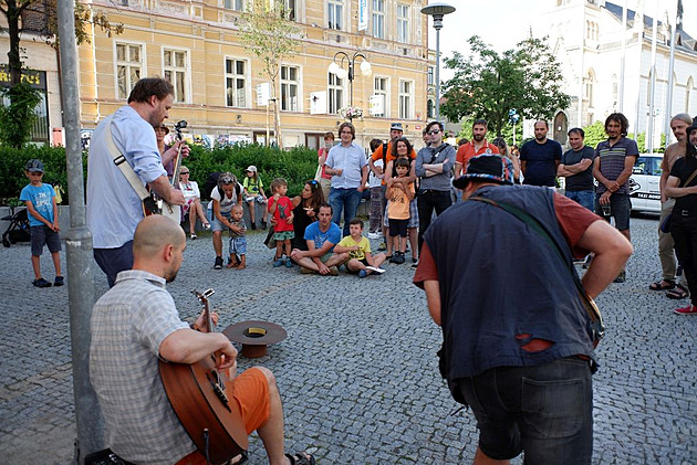 Busking je v Jablonci nad Nisou vítaný, vzkazuje magistrát umlcm a vymezuje...