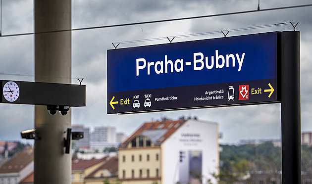 Vlaky se vrací do Bubnů, vjedou přímo do budovy. Nová je zastávka Výstaviště