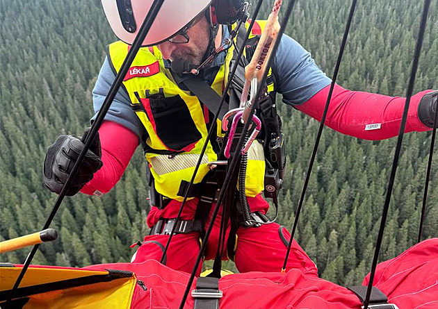 Vrtulník musel v sobotu dopoledne v Moravskoslezském kraji za necelé ti hodiny...