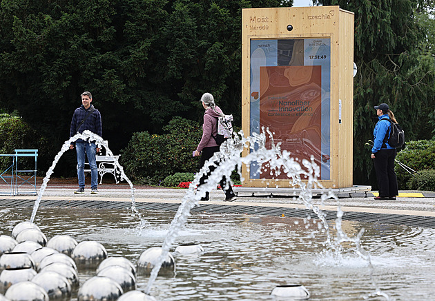 Telemost spojující Mariánské Lázn a msto Ósaka v Japonsku u Zpívající...