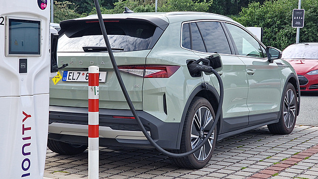 Pedál na podlaze. Jaká je spotřeba elektrické škodovky na německé dálnici?