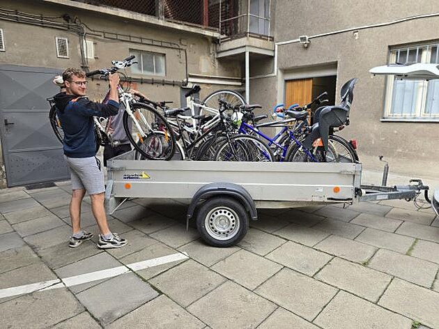 Kola nalezená v Perov dostanou africké dti.