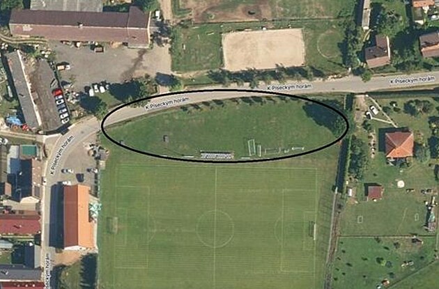 U hit v Semicích nechá písecká radnice postavit parkovit pro 30 aut.