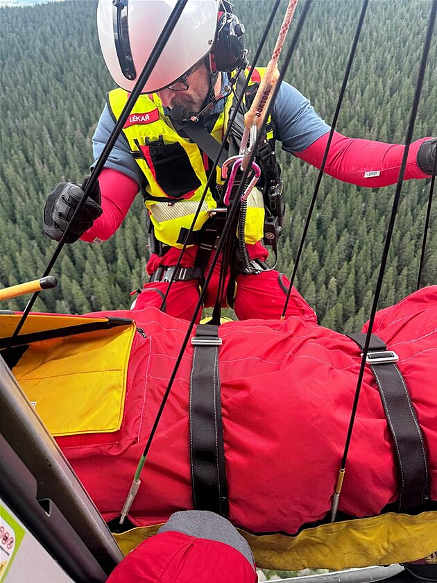 Vrtulník musel v sobotu dopoledne v Moravskoslezském kraji za necelé ti hodiny...